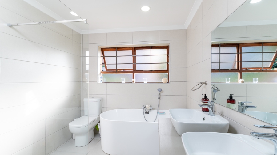 3 Bedroom Property for Sale in Rensburg Estate Western Cape